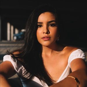 Meet your Posher, Anahi